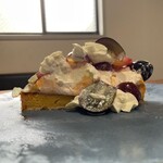 パティスリー リョーコ - 断面カット後の崩壊は不可避