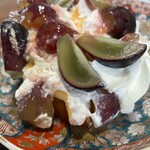 パティスリー リョーコ - タルトがピオーネと生クリームとカスタードに埋もれて見えない