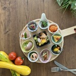 Cafe Shino Terrace - 日吉の自社農園や、季節の野菜を使った前菜の盛り合わせ
