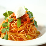 Cafe Shino Terrace - 季節野菜を使ったトマトソースパスタ　自家製のリコッタチーズを絡めながらお召し上がりください。