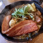 札幌スープカレーHIGUMA  - これが「厚切りベーコン」