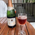 旧軽井沢ホテル音羽ノ森 - テラスで朝から泡