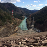 Sasara - 岩屋ダム。日本でも有数の美しさを誇るロックフィル式ダム。壮大な石の数。