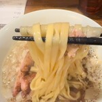 いかれたヌードル フィッシュトンズ - 麺リフト