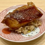 鮨 浜はち - 金目鯛の煮付け（赤酢シャリと）