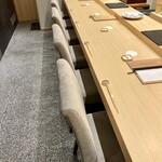 鮨 浜はち - 左隣りはノーペアリングで