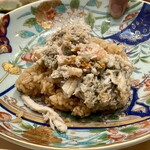 鮨 浜はち - ズワイガニ　ほぐした後に赤酢シャリと合わす