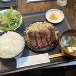 燃えよホルモン新屋敷 - 料理写真: