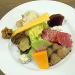 酒嚢飯袋 - アテ盛り850円