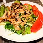 トリッパイオ - グリル茸と生野菜のサラダ