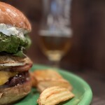 THE GRABBER hamburger pub - パイナップルベーコンチーズバーガー＋エッグ