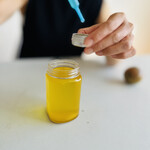 カラリト - 椿から抽出した椿脂でリップクリーム作り