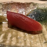 すし 開 - 赤身の漬け