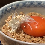 炭焼 おかげさん - 鶏そぼろ丼卵黄醤油漬け
