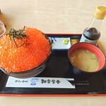 知床食堂 - いくら丼［2,400円］、大盛［300円］