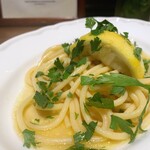 タケル クインディチ - レモンとコラトゥーラのスパゲットーニ