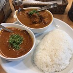 スパイスボックス - 上がスパイシーブイヤベース、下がフィッシュカレー