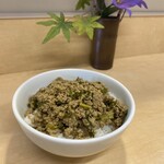 手打ち麺処 好き酒師 - ひき肉生姜ご飯カレー風味とお花