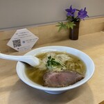 手打ち麺処 好き酒師 - 海老ワンタンメンとお花