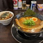 ラーメン いっとうや - かさね醤油950円+ちゃーしゅう丼380円=1330円