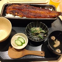 うなぎ四代目菊川 東京駅黒塀横丁店 - 