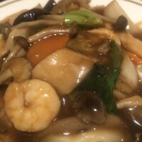 中国飯店 紫玉蘭 - 海老、しめじ、玉葱