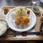 幸福食堂 大学村 - 今週のおすすめ　ミックスフライ定食700