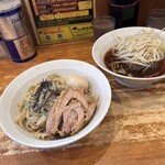豚道場 - 煮干しそば　昆布水