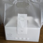 パティスリーシイヤ - ショッピングバッグまでロゴ入りです