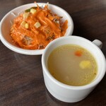 カトマンズキッチン - セットのサラダとスープ