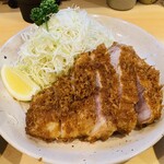 丸一 - これぞ厚切りとんかつなビジュアルです。