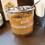 辛麺屋 しせんらーめん - 天かすを入れると美味しくなるみたいです。