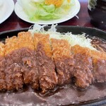 リラ - 鉄板デミカツランチ
