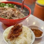 スンアーニャンチャオジャオニウロウ - 牛肉野菜薬膳スープ（ライス付き）　1050円