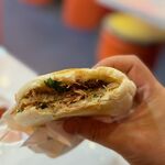 スンアーニャンチャオジャオニウロウ - 西安風ハンバーガー　480円