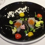 シャトン - 天然鯛のカルパッチョ　オリーブパウダー添え