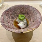 鮨 なんば - 白烏賊そうめん　新子　おくら　さっぱりした出汁がさわやか　夏にふさわしい突き出し