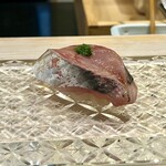 鮨 なんば - 鯵　山口産の身の厚い鯵　ネギと生姜