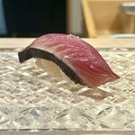 鮨 なんば - 鰹　皮目焼かれて　旨みとわずかな酸味でバランス最高