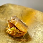 プレゼンテ スギ - 本日のパスタは千葉県産鮎のコンフィ。ソースには鮎の内蔵が使われ鮎の旨みがぎゅっと詰まっています。きゅうりの食感と香りのアクセントもGood✨香ばしい鮎は旬を感じますね♡