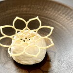 プレゼンテ スギ - 我が家のクリームシチュー。花形のじゃがりこ風を添えて。スギのジャガ100%のじゃがりこなんて唯一無二、最高のお菓子ですね︎✨