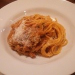 イクノス - 豚肉とトマトのパスタ（チーズのボリュームがgood）