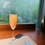 ダイニング 流 - 庭のベリーニ(桃のカクテル)