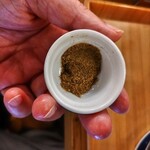 肉そば てノ字 - 味変用かつお粉