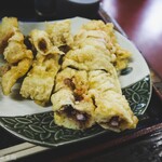 ヨコクラうどん - 食べ易い大きさにカットして戴けるゲソ天