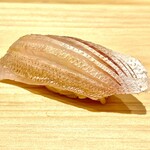 鮓樹 - 我慢できずに春子鯛お代わり　影包丁の入れ方を変えて出してくれました