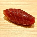 鮓樹 - 本鮪中トロは赤身に近いところを使っていますが脂の旨味が凄い
