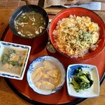 リンデン - ウニ丼（玉子とじ）定食¥1880