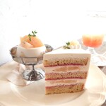 喫茶 tameiki - 別の日：桃のパンナコッタ680円、桃のショートケーキ720円、桃とピンクグレープフルーツのソーダ680円、セット割引△50円✨桃シリーズも最高でした♪