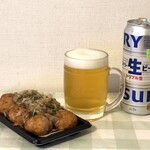 ひまわり - 料理写真:たこ焼きでビールをゴクゴク！